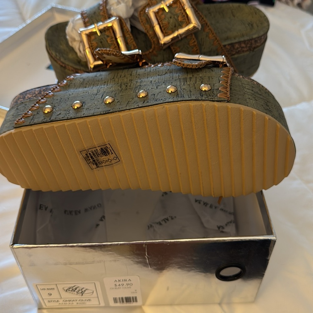 Platform sandals - Picture 2 of 5
